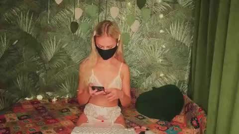 meeeewmeeeeow online show from 10.26.25