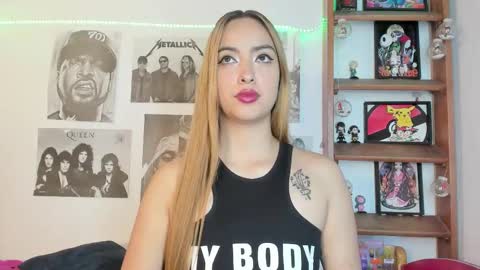 Snapshot of meeowlody chatting on 11.18.25 Emily online show from 11.18.25