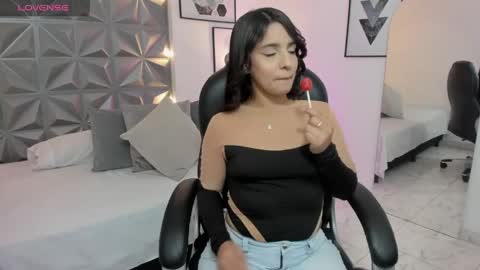 Snapshot of megan__monroe chatting on 04.28.26 megan__monroe online show from 04.28.26