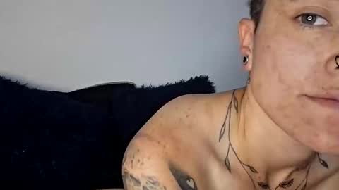 Megan and sophi online show from 09.15.25