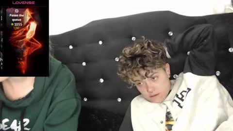 Megan and sophi online show from 11.19.25