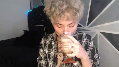 Megan and sophi online show from 12.21.25