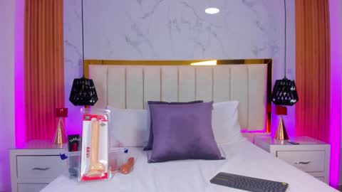 Carolina Paez online show from 02.05.25