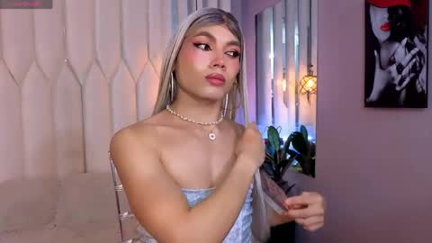 megan do santos online show from 04.15.26