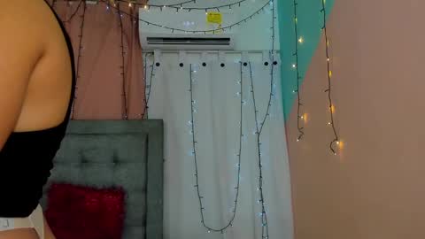 Snapshot of megan_kis9 chatting on 12.07.24 megan online show from 12.07.24