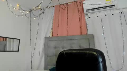 Snapshot of megan_kis9 chatting on 12.07.24 megan online show from 12.07.24