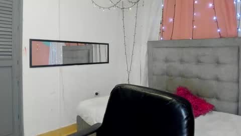 Snapshot of megan_kis9 chatting on 12.13.24 megan online show from 12.13.24