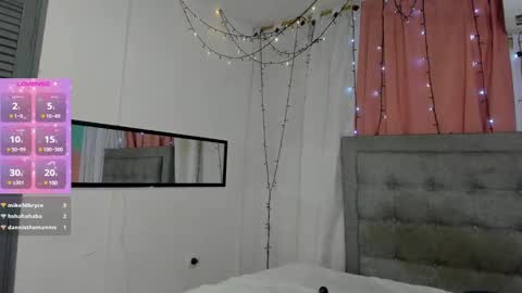 Snapshot of megan_kis9 chatting on 12.24.24 megan online show from 12.24.24