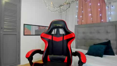 Snapshot of megan_kis9 chatting on 02.11.25 megan online show from 02.11.25