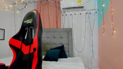 Snapshot of megan_kis9 chatting on 02.11.25 megan online show from 02.11.25