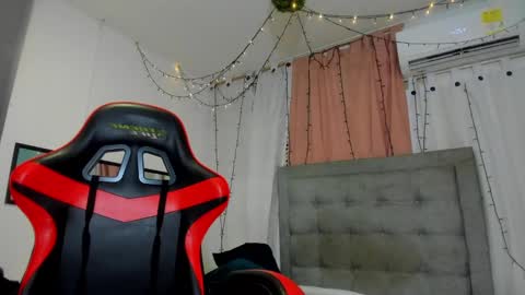 Snapshot of megan_kis9 chatting on 02.22.25 megan online show from 02.22.25