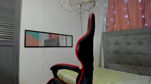 Snapshot of megan_kis9 chatting on 02.24.25 megan online show from 02.24.25