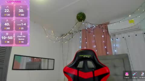 Snapshot of megan_kis9 chatting on 03.01.25 megan online show from 03.01.25