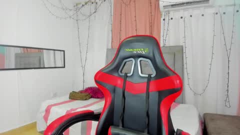 Snapshot of megan_kis9 chatting on 03.12.25 megan online show from 03.12.25