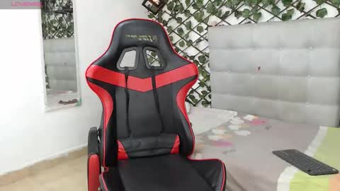 Snapshot of megan_kis9 chatting on 09.17.25 megan online show from 09.17.25