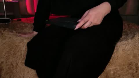 Snapshot of megan_moore__ chatting on 12.04.25 online show from 12.04.25