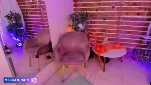 Snapshot of megan_raiin chatting on 10.28.25 megan_raiin online show from 10.28.25