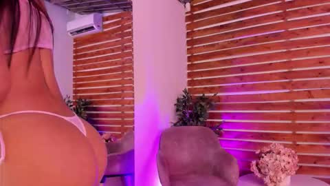 Snapshot of megan_raiin chatting on 11.05.25 megan_raiin online show from 11.05.25