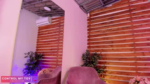 Snapshot of megan_raiin chatting on 11.11.25 megan_raiin online show from 11.11.25