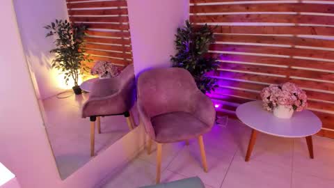 Snapshot of megan_raiin chatting on 11.19.25 megan_raiin online show from 11.19.25