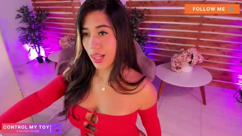 Snapshot of megan_raiin chatting on 11.28.25 megan_raiin online show from 11.28.25