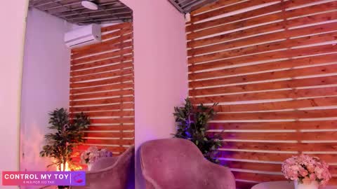 Snapshot of megan_raiin chatting on 12.02.25 megan_raiin online show from 12.02.25