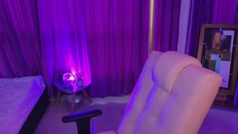                 Laura                 online show from 07.12.26