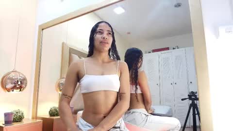 Snapshot of megan_siner chatting on 10.25.25 Megan Siner online show from 10.25.25