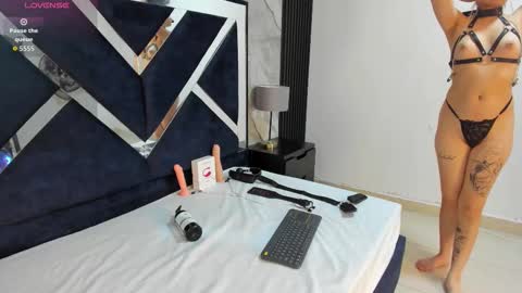 Megan Sweet online show from 11.21.25