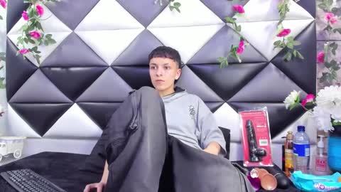 megan_thompsonn_ online show from 09.27.25