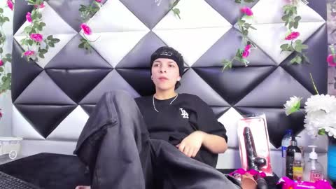 megan_thompsonn_ online show from 10.02.25