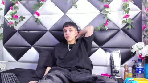 megan_thompsonn_ online show from 10.04.25