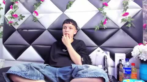 megan_thompsonn_ online show from 10.18.25