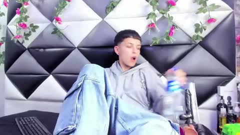 megan_thompsonn_ online show from 10.28.25