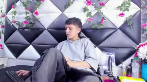 megan_thompsonn_ online show from 11.27.25