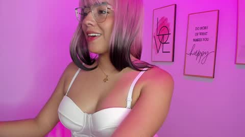 Snapshot of megan_vwv chatting on 02.04.25 megan online show from 02.04.25