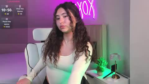 Snapshot of megan_williamms chatting on 09.18.25 Megan online show from 09.18.25