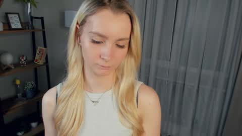 Elly online show from 04.17.26