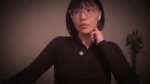 Snapshot of meganmei666 chatting on 11.20.25 for more 3 online show from 11.20.25