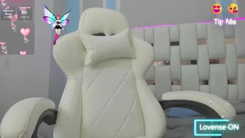 Snapshot of meganqueen2 chatting on 11.08.25 Megan Queen online show from 11.08.25