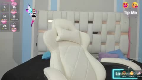 Snapshot of meganqueen2 chatting on 11.10.25 Megan Queen online show from 11.10.25