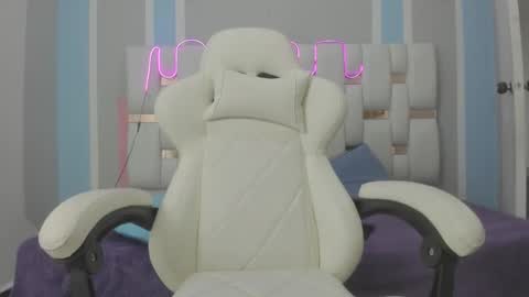 Snapshot of meganqueen2 chatting on 12.16.25 Megan Queen online show from 12.16.25