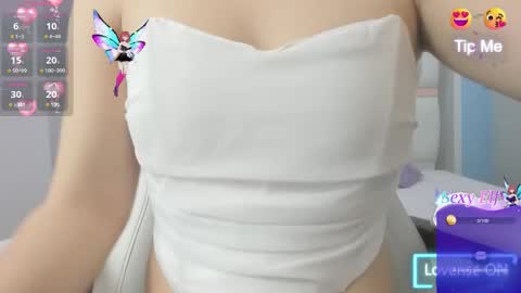 Snapshot of meganqueen2 chatting on 12.20.25 Megan Queen online show from 12.20.25