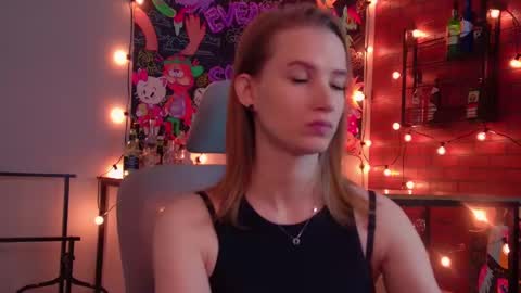 Snapshot of meganrodgers chatting on 04.22.26 megan online show from 04.22.26