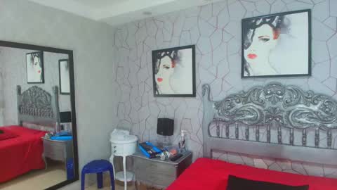 Snapshot of meganrousx chatting on 04.12.26 Megan online show from 04.12.26