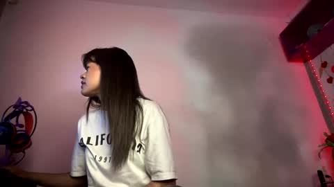 Snapshot of meganthompsonn chatting on 02.04.25 Megan online show from 02.04.25