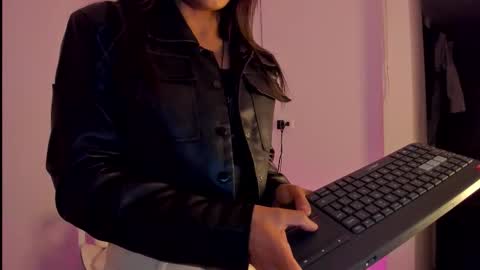 Snapshot of meganthompsonn chatting on 09.17.25 Megan online show from 09.17.25