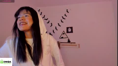 Snapshot of meganthompsonn chatting on 10.02.25 Megan online show from 10.02.25