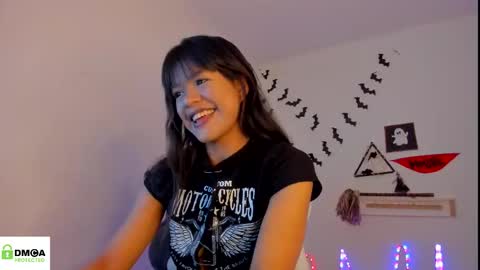 Snapshot of meganthompsonn chatting on 10.05.25 Megan online show from 10.05.25