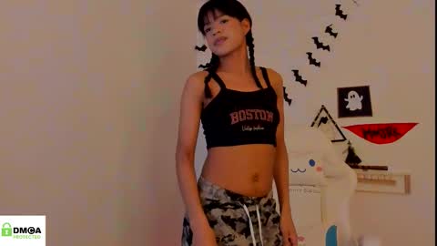 Snapshot of meganthompsonn chatting on 10.07.25 Megan online show from 10.07.25